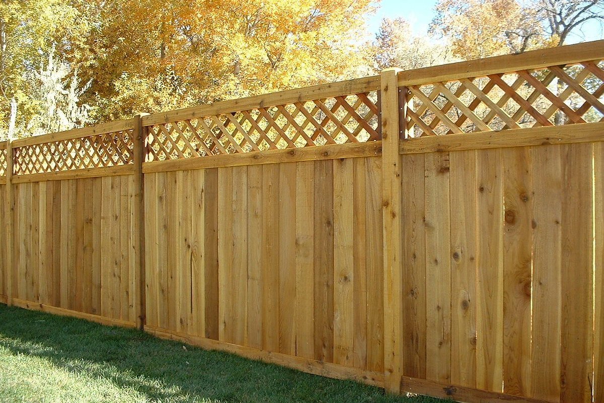 WOOD PRIVACY FENCE